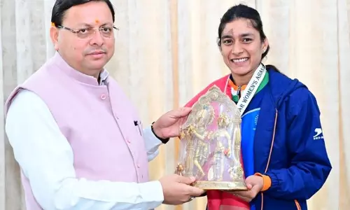 Dehradun: एशियाई चैंपियंस ट्रॉफी विजेता मनीषा ने की सीएम धामी से मुलाकात