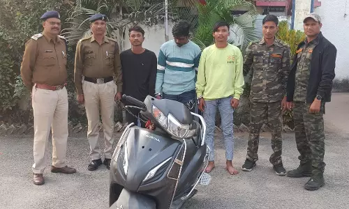 आरक्षक के साथ मारपीट और लूटपाट, तीन आरोपी गिरफ्तार