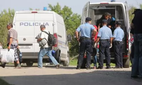 Southern Croatia में हैंड ग्रेनेड विस्फोट में व्यक्ति की मौत, चार घायल Southern Croatia में हैंड ग्रेनेड विस्फोट में व्यक्ति की मौत, चार घायल