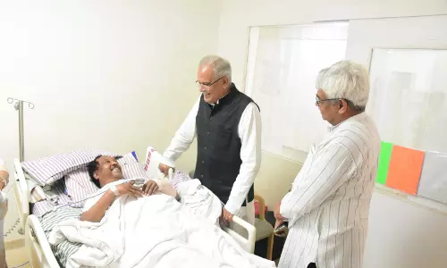 मंत्री रामविचार नेताम से मिले भूपेश बघेल