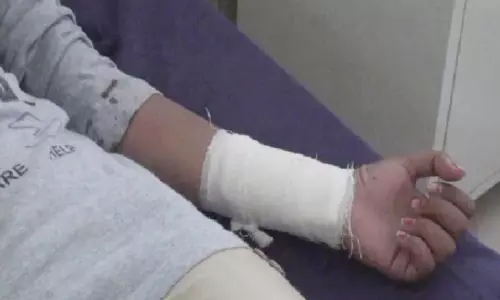 Bajpur: शादी से मना करने पर युवती ने काटी नस , जबरदस्ती गर्भपात करा Bajpur: शादी से मना करने पर युवती ने काटी नस , जबरदस्ती गर्भपात करा