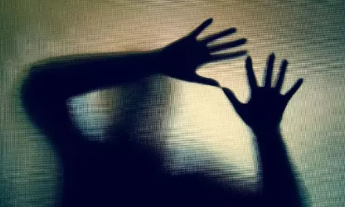 Madhya Pradesh: रायसेन में दोस्त के साथ जंगल में घूमने गई नाबालिग लड़की से बलात्कार Madhya Pradesh: रायसेन में दोस्त के साथ जंगल में घूमने गई नाबालिग लड़की से बलात्कार