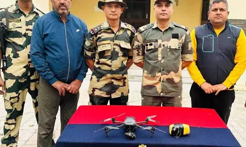 Amritsar: भारत-पाक सीमा पर 2 ड्रोन मार गिराए गए