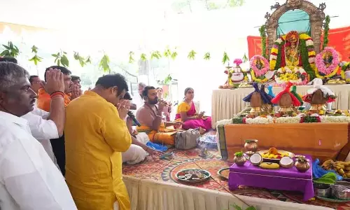 Mala सुदर्शन होमन और श्रीनिवास कल्याणम में माला श्री गणेश के प्रतिभागी