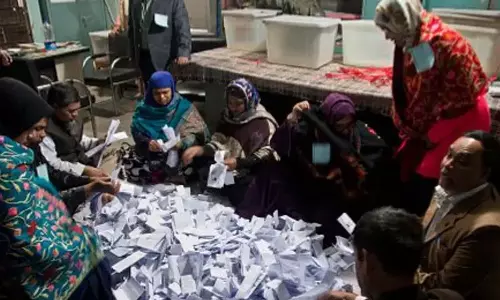 Bangladesh में राजनीतिक बदलाव के बीच नए चुनाव आयोग ने शपथ ली Bangladesh में राजनीतिक बदलाव के बीच नए चुनाव आयोग ने शपथ ली