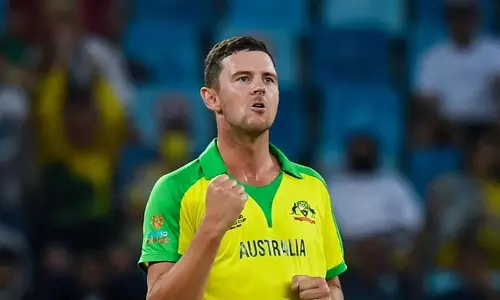 दिनेश कार्तिक ने हेज़लवुड के RCB में शामिल होने पर विचार किया