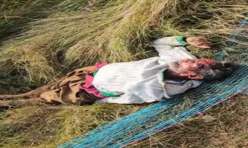 CG: खंभे से टकराई बाइक, बुजुर्ग की दर्दनाक मौत CG: खंभे से टकराई बाइक, बुजुर्ग की दर्दनाक मौत