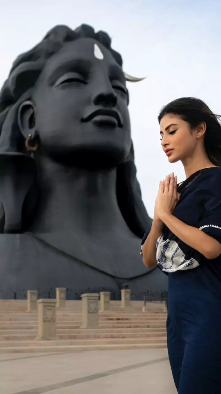 तमिलनाडु पहुंची मौनी रॉय
