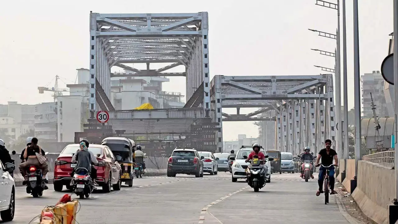 Gokhale bridge पूरा करने की अप्रैल 2025 की समयसीमा से चूक सकती है बीएमसी