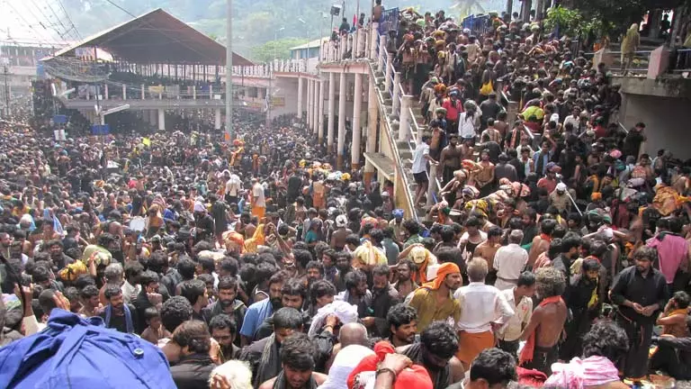 Kerala: सबरीमाला में पेड़ की टहनी गिरने से तीर्थयात्री घायल Kerala: सबरीमाला में पेड़ की टहनी गिरने से तीर्थयात्री घायल