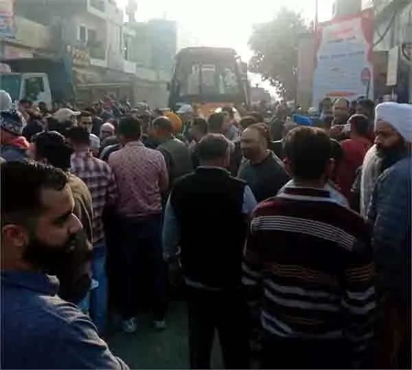 Ludhiana :  सुबह-सुबह गर्माया माहौल, भारी पुलिस फोर्स तैनात