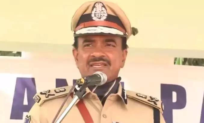 शहर के पुलिस आयुक्त CV आनंद ने ट्रैफिक जाम पर कार्रवाई की