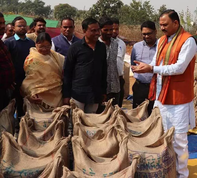 स्वास्थ्य मंत्री श्याम बिहारी जायसवाल ने किया धान खरीदी केंद्रों का निरीक्षण