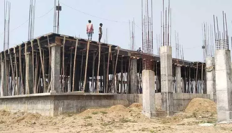 Mancherial मेडिसिन्स में सेंट्रल ड्रग्स स्टोर में करता है काम