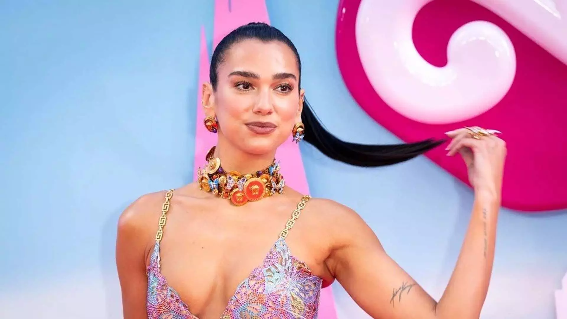 Dua Lipa ने अपने मलेशिया कॉन्सर्ट से शानदार तस्वीरें और वीडियो शेयर किए, देखें पोस्ट