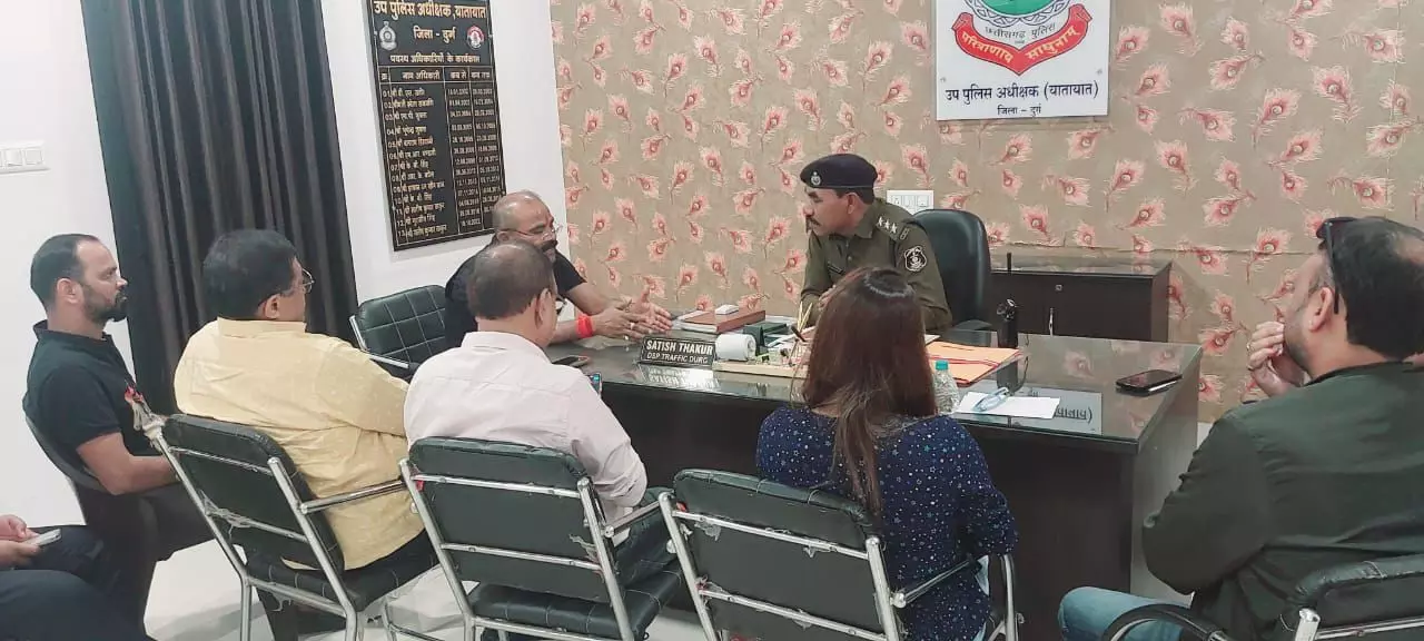 CG: ट्रैफिक पुलिस ने मैरिज पैलेस के संचालकों की बैठक ली