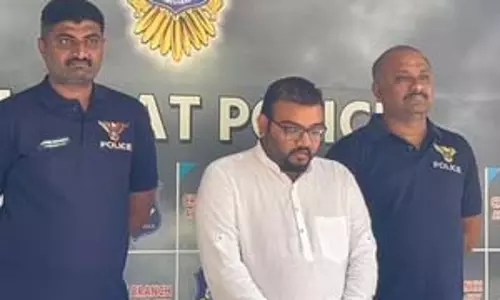 अहमदाबाद पुलिस ने फर्जी आईएएस अधिकारी को किया गिरफ्तार, जांच जारी अहमदाबाद पुलिस ने फर्जी आईएएस अधिकारी को किया गिरफ्तार, जांच जारी