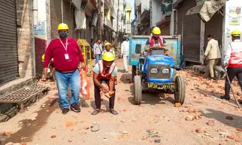 Sambhal violence: मस्जिद सर्वेक्षण से भड़की हिंसा के बाद स्कूल बंद, इंटरनेट बंद Sambhal violence: मस्जिद सर्वेक्षण से भड़की हिंसा के बाद स्कूल बंद, इंटरनेट बंद