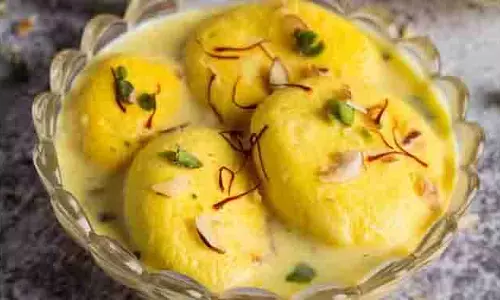 Rasmalai Recipe: मीठा खाने के हैं शौकीन तो घर परबनाएं रसमलाई