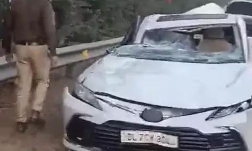 Yamuna Expressway पर ट्रक-कार की टक्कर में 1 की मौत, 7 घायल