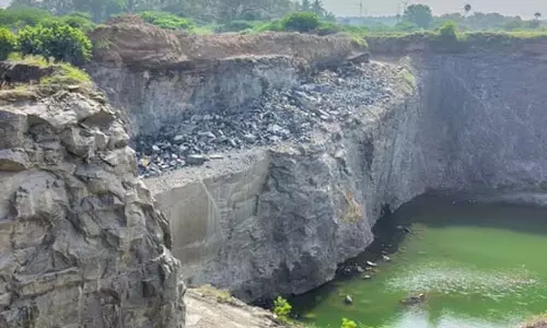 विल्लुपुरम में खदान के तालाब से बोरे में बंद व्यक्ति का धड़ बरामद