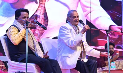 सुप्रसिद्ध कवि हरिओम पवार के मनोरंजक प्रस्तुति का CM विष्णुदेव साय ने लिया आनंद सुप्रसिद्ध कवि हरिओम पवार के मनोरंजक प्रस्तुति का CM विष्णुदेव साय ने लिया आनंद