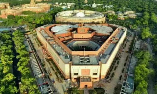 Delhi: संसद का शीतकालीन सत्र हो सकता है हंगामेदार