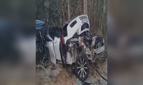 भीषण सड़क हादसा, कार सवार दो लोगों की मौत