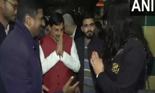लंदन पहुंचे MP CM, प्रवासी भारतीयों ने उनका गर्मजोशी से स्वागत किया लंदन पहुंचे MP CM, प्रवासी भारतीयों ने उनका गर्मजोशी से स्वागत किया