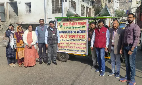Jaipur: स्वीप रथ मतदाताओं को कर रहा जागरूक Jaipur: स्वीप रथ मतदाताओं को कर रहा जागरूक