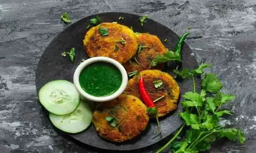 Til Tikki Recipe: घर पर इस तरह बनाएं मसालेदार तिल की टिक्की Til Tikki Recipe: घर पर इस तरह बनाएं मसालेदार तिल की टिक्की