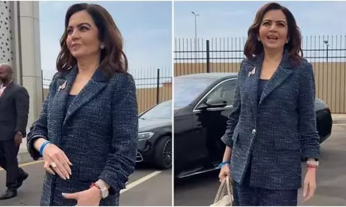 आईपीएल नीलामी में Nita Ambani ने सबका ध्यान अपनी ओर खींचा आईपीएल नीलामी में Nita Ambani ने सबका ध्यान अपनी ओर खींचा