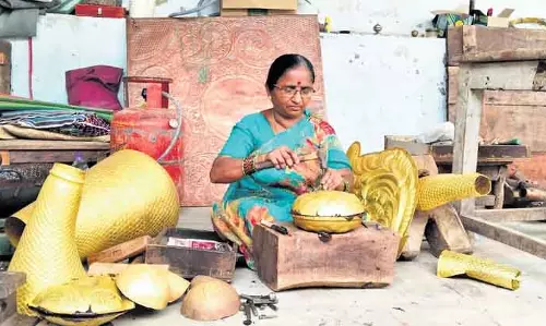Telangana में पेमबर्थी के कारीगर अस्तित्व की लड़ाई लड़ रहे Telangana में पेमबर्थी के कारीगर अस्तित्व की लड़ाई लड़ रहे