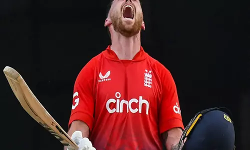 RCB के बल्लेबाजी कोच कार्तिक ने फिल साल्ट को टीम में लाने पर कहा- वह विस्फोटक है.... RCB के बल्लेबाजी कोच कार्तिक ने फिल साल्ट को टीम में लाने पर कहा- वह विस्फोटक है....