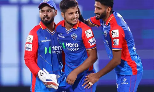 IPL Mega Auction: रसिख डार को आरसीबी ने 6 करोड़ रुपये में खरीदा, मोहित शर्मा को डीसी ने खरीदा