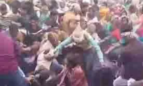 MP News:  खाद को लेकर  आपस में भिड़े किसान, मची भगदड़