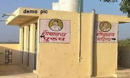 Gorakhpur: सामुदायिक शौचालय में एक घंटे तक बंद रहा बुजुर्ग
