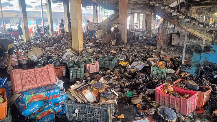Bareilly: मंडी समिति और निगम के बीच कूड़ा फेंकने पर रार Bareilly: मंडी समिति और निगम के बीच कूड़ा फेंकने पर रार