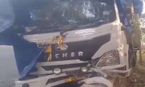 Balangir जिले में मिनी ट्रक पलटा, 20 मेलोडी कलाकार बाल-बाल बचे Balangir जिले में मिनी ट्रक पलटा, 20 मेलोडी कलाकार बाल-बाल बचे
