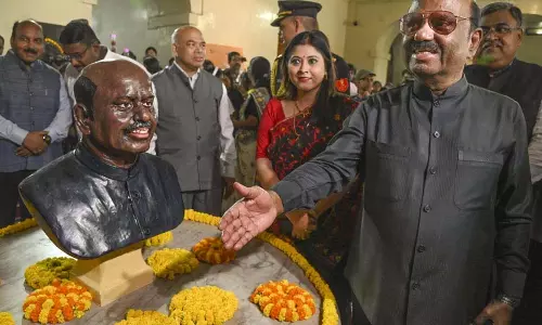 राजभवन ने Bengal के राज्यपाल बोस द्वारा अपनी प्रतिमा का अनावरण करने की खबरों को खारिज किया