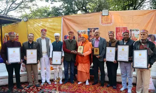 Himachal: समाज में योगदान के लिए 10 व्यक्तियों को सम्मानित किया Himachal: समाज में योगदान के लिए 10 व्यक्तियों को सम्मानित किया