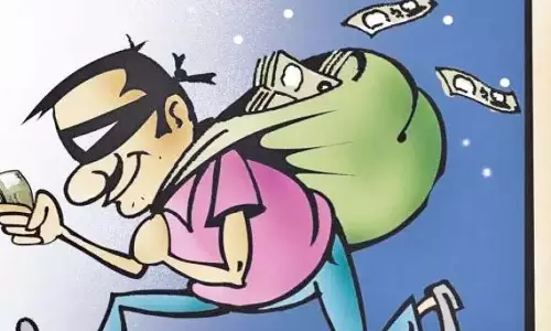 Kerala: कन्नूर में चोरों ने 1 करोड़ और 300 सोने के सिक्के चुराए