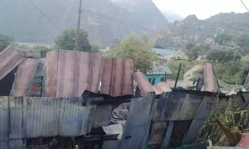 Surangani में आठ स्टाफ क्वार्टर जलकर खाक, जांच जारी