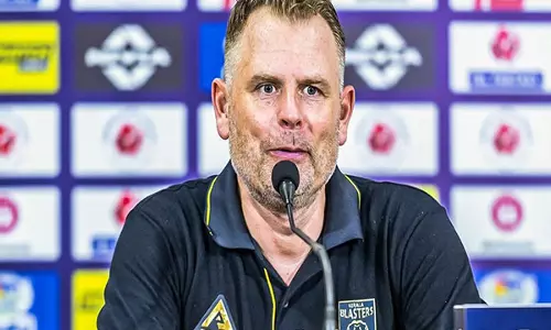 Kerala Blasters के मुख्य कोच माइकल स्टाहरे ने चेन्नईयिन एफसी पर 3-0 की शानदार जीत के बाद टीम की प्रशंसा की Kerala Blasters के मुख्य कोच माइकल स्टाहरे ने चेन्नईयिन एफसी पर 3-0 की शानदार जीत के बाद टीम की प्रशंसा की