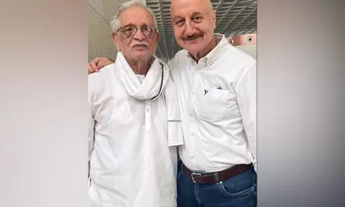Anupam Kher ने गुलज़ार से मिलने का अपना अनुभव साझा किया