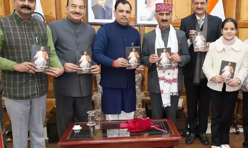 Himachal: मुख्यमंत्री ने सरदार पटेल पर पुस्तक का विमोचन किया