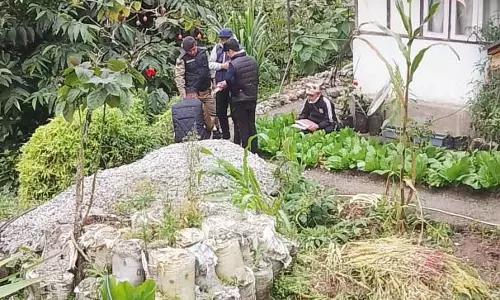 Sikkim : शिक्षक की हत्या कर दी गई, अपने ही घर के आंगन में दफना दिया गया Sikkim : शिक्षक की हत्या कर दी गई, अपने ही घर के आंगन में दफना दिया गया