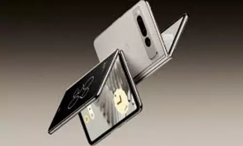 Google Pixel 9 Pro Fold पर आया हजारों का डिस्काउंट, फटाफट उठाए डील का लाभ Google Pixel 9 Pro Fold पर आया हजारों का डिस्काउंट, फटाफट उठाए डील का लाभ