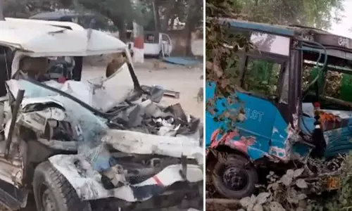 Hardoi: बस की टक्कर से कार सवार पांच लोग की मौत, चार घायल