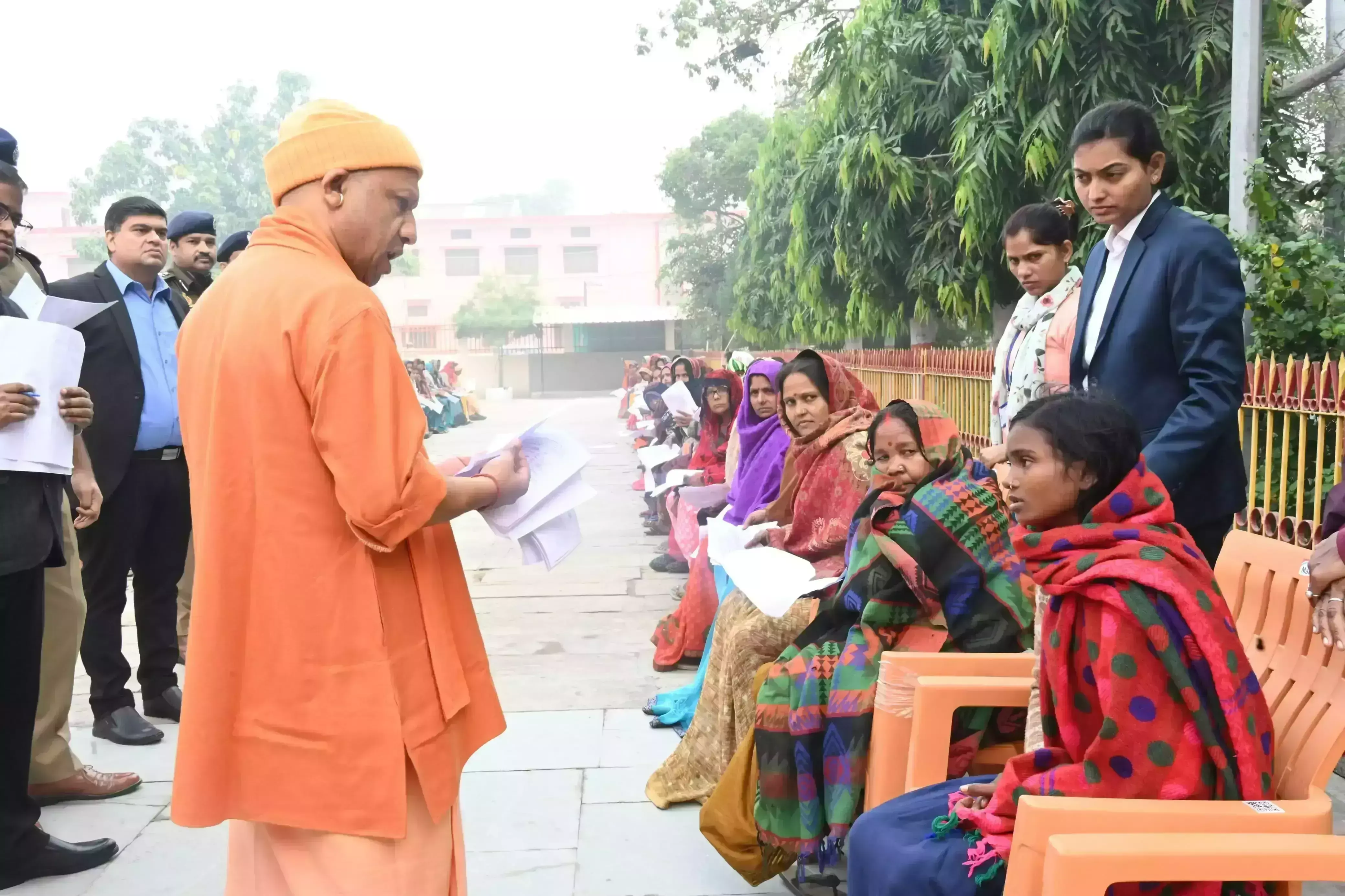 Gorakhpur: हर पीड़ित की समस्या का हो समयबद्ध व पारदर्शी निस्तारण: मुख्यमंत्री योगी Gorakhpur: हर पीड़ित की समस्या का हो समयबद्ध व पारदर्शी निस्तारण: मुख्यमंत्री योगी